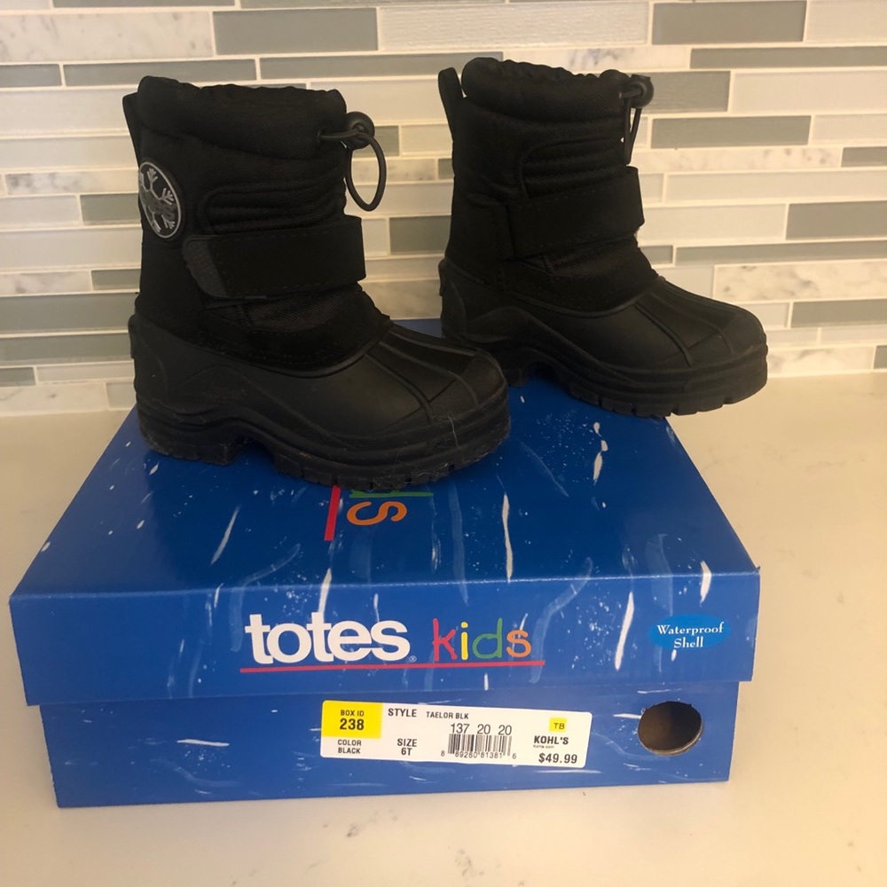 Black Totes Kids Snowboots